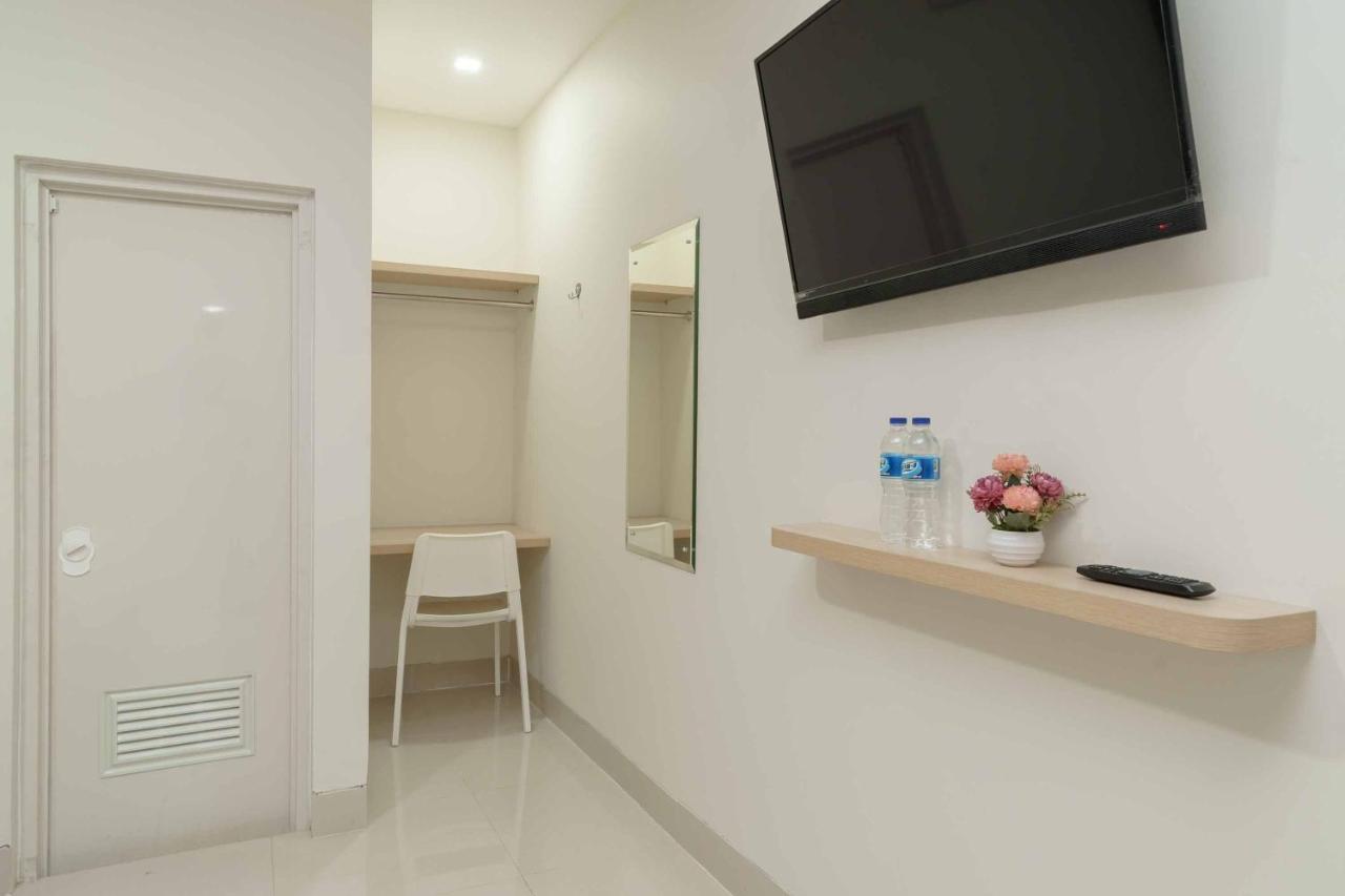 Reddoorz Plus Near Eka Hospital Bsd 5 Dadap Buitenkant foto